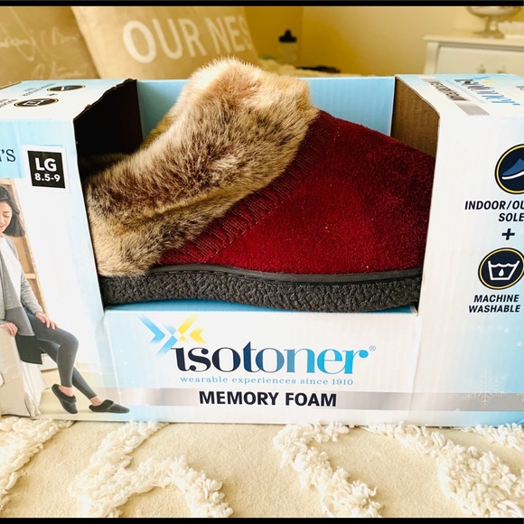 Isotoner Memory Foam Red Slippers Faux Fur Trim